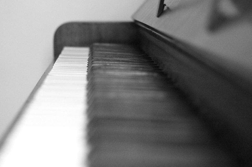 learn to play the piano